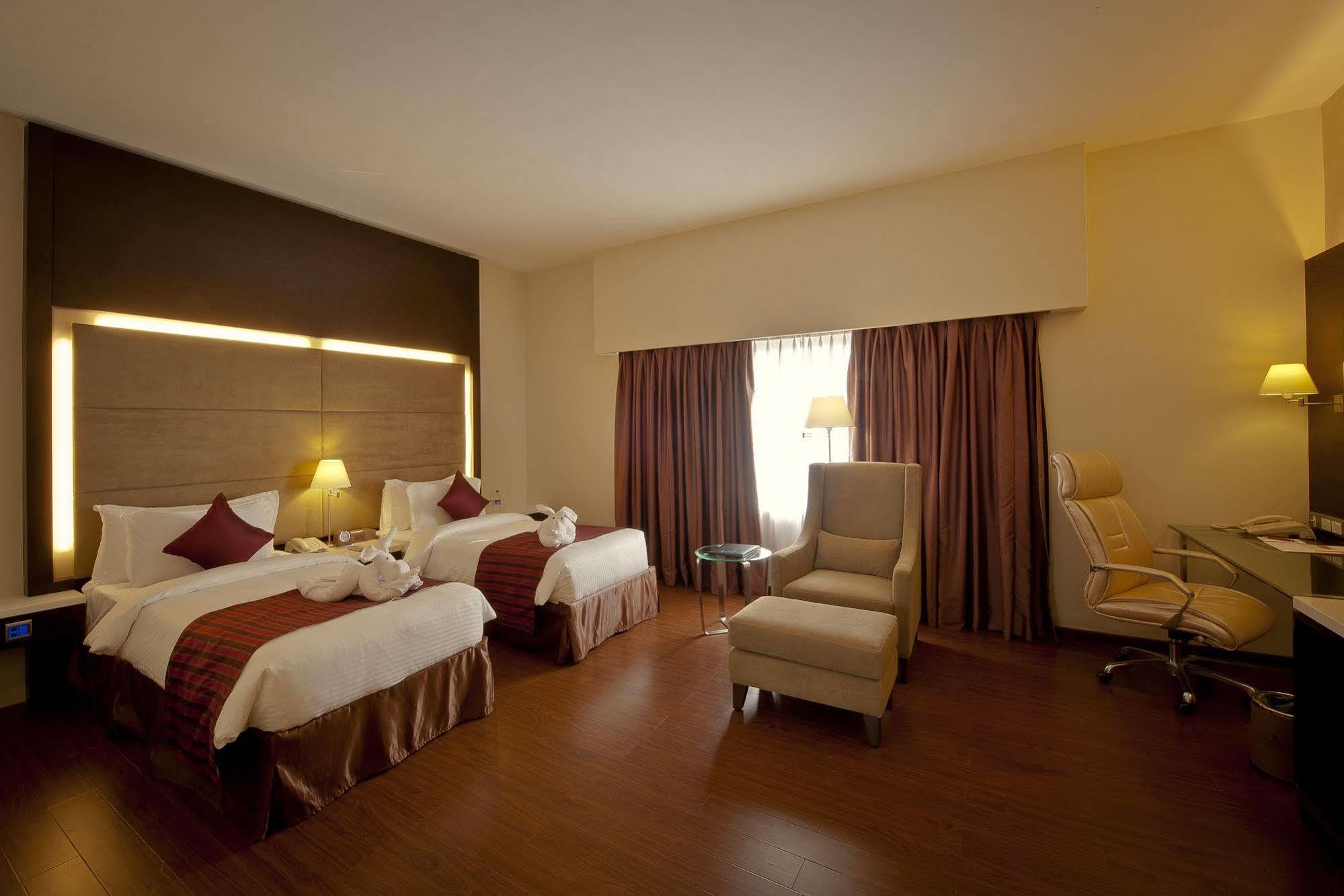 Ramada By Wyndham Chennai Egmore Esterno foto